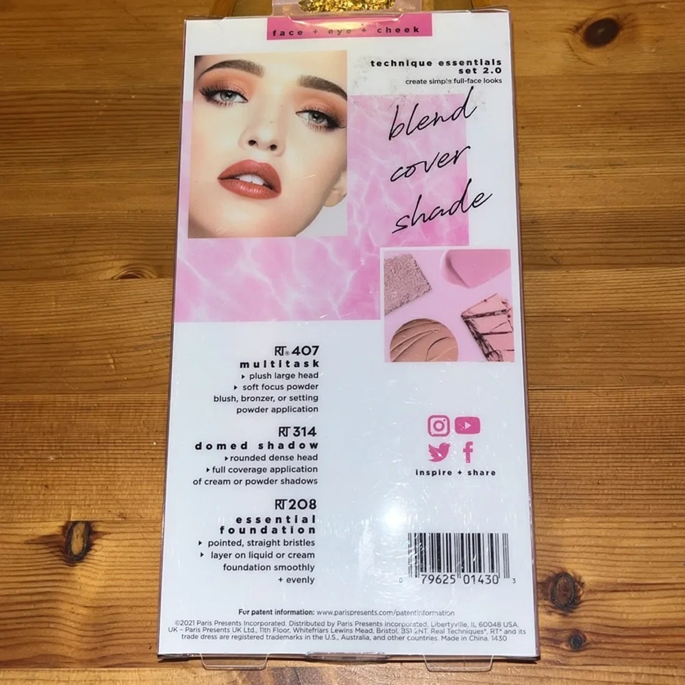 Real Techniques Essentials Set 2.0 • Foundation + Shadow + Blush Brushes • Vegan